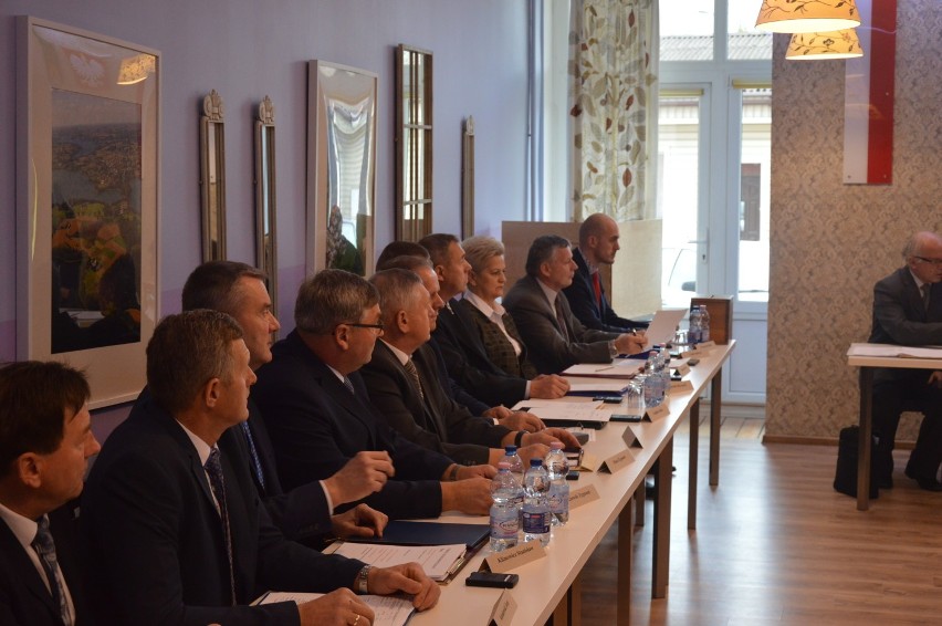 Sesja inauguracyjna Rady Gminy w Chmielnie. Przyjęto ślubowanie nowego wójta - ZDJĘCIA