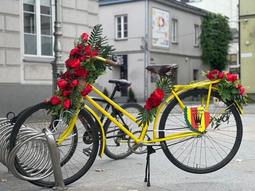 Kielce jak Amsterdam. Kilkadziesiąt niezwykłych rowerów stanęło w Kielcach. Zobacz je