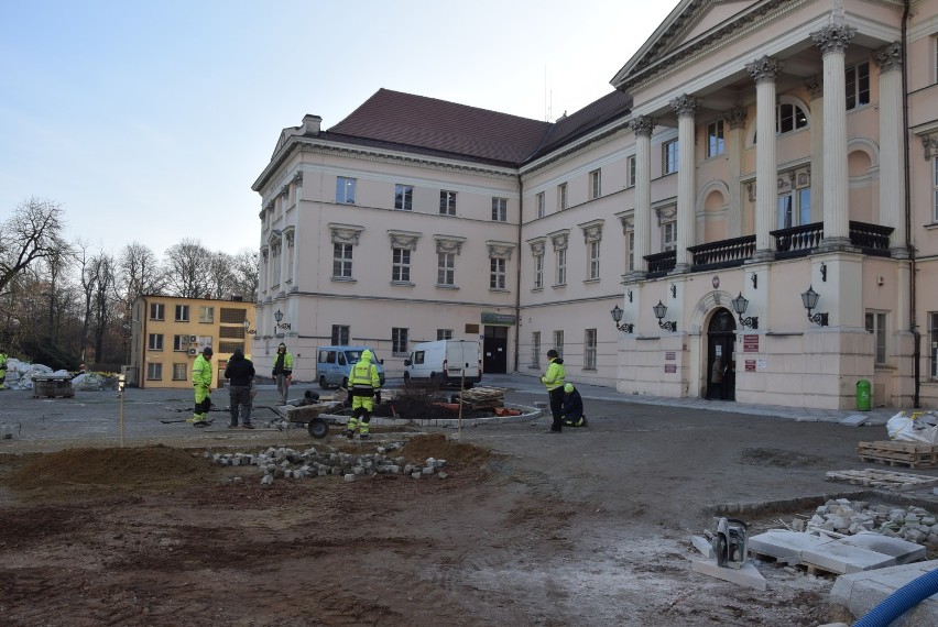 Zmieniamy Wielkopolskę. Trwa remont parkingu przy kaliskim...