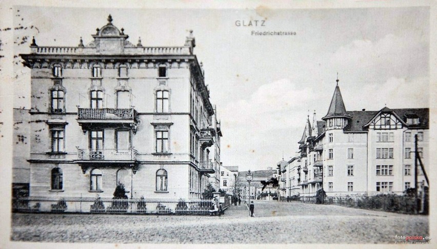1925 , Ulica Stefana Okrzei w Kłodzku, na pierwszym planie kamienica nr 22.