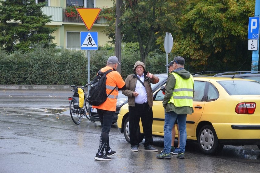 W strugach deszczu, ale odbył się Rowerowy Rajd Jesieni w Skierniewicach [Zdjęcia]