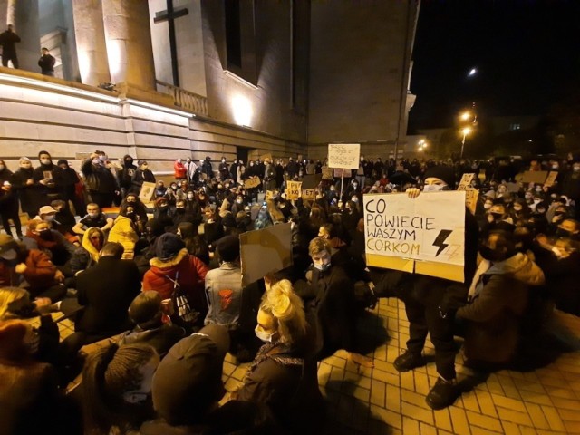 Protest kobiet: 24 października 2020 kobiety wyszły na ulice Katowic, gdyż nie zgadzają się z ustawą antyaborcyjną.