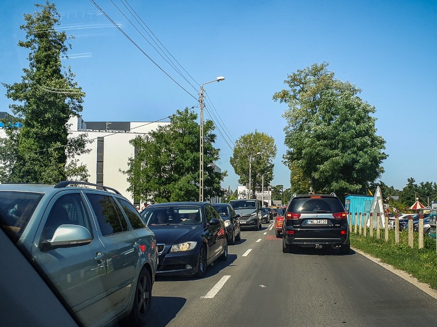 Boszkowo, ulica Dworcowa i korki 15 sierpnia 2023