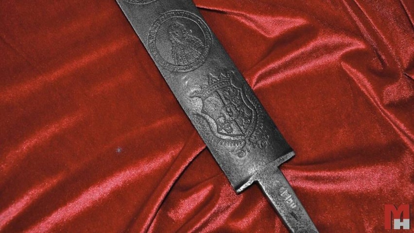 W głogowskim muzeum jest miecz sędziowski z przedwojennego ratusza. Znaleziono go w ruinach starówki 