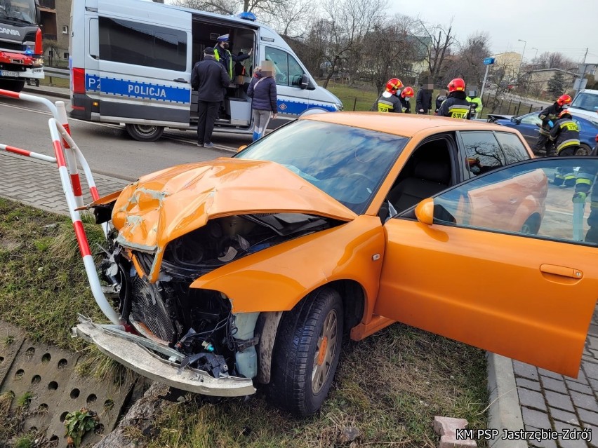 Wypadek w Jastrzębiu: 25-latek z audi nie ustąpił...
