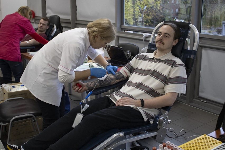 Wampiriada. Studenci honorowo oddają krew, można do nich dołączyć - w środę i czwartek na Politechnice Krakowskiej