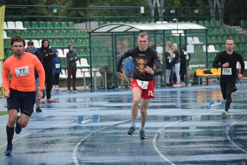 Deszczowy Wojewódzki Rodzinny Festiwal Sportowy w Sieradzu...