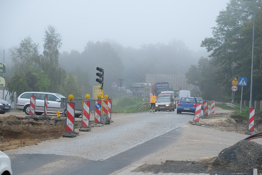 Przebudowa drogi trwa od miesięcy. Kierowcy tracą...