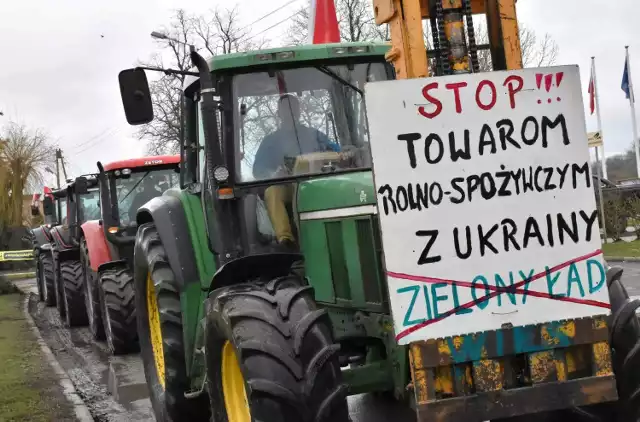 Kolejny etap rolniczego protestu. W Kruszwicy zablokowano drogę krajową nr 62. Rolników wsparli myśliwi