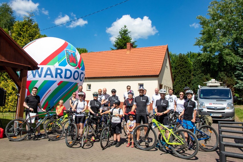 Gmina Twardogóra. Cykliści podziwiali okolicę. Akcja "Ostre koło" Radia Wrocław w powiecie oleśnickim