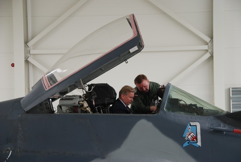 PKW Orlik 4: Lockheed i litewski minister u malborskich pilotów