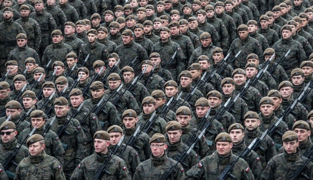 -&nbsp;Jesteście bezpośrednią kontynuacją żołnierzy niezłomnych - mówił w Rzeszowie Antoni Macierewicz, minister obrony narodowej

ZOBACZ TEŻ: 

