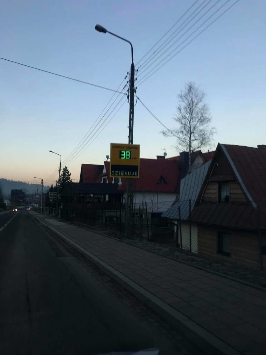 Zakopane. W wielu punktach miasta postawiono "radary". Kierowcy nie powinni się ich jednak bać!