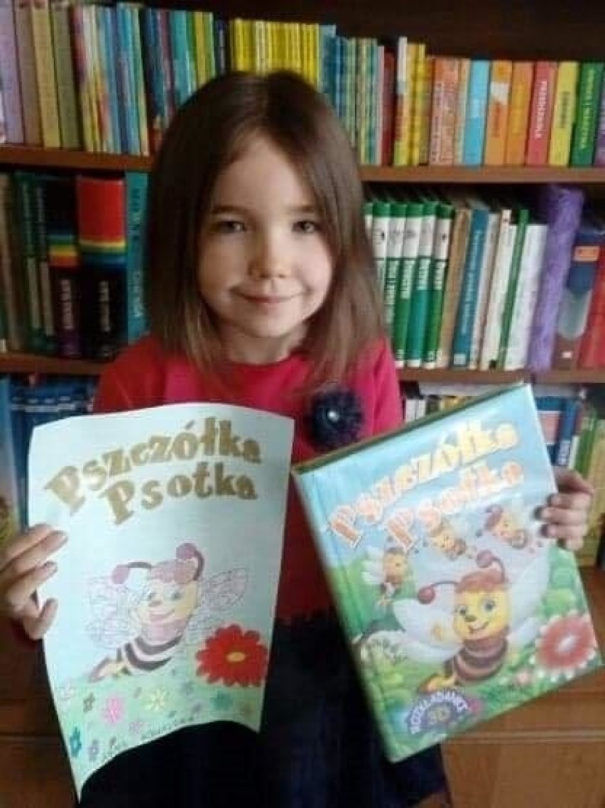 „Biblioteczka na kółeczkach” i ulubione bajki małych czytelników z przedszkola  „Słoneczko" w Inowrocławiu [zdjęcia]