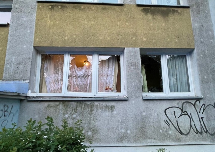 Wybuch szamponu zdewastował mieszkanie w Kołobrzegu. Lokatorka ocalała, bo leżała pod kołdrą