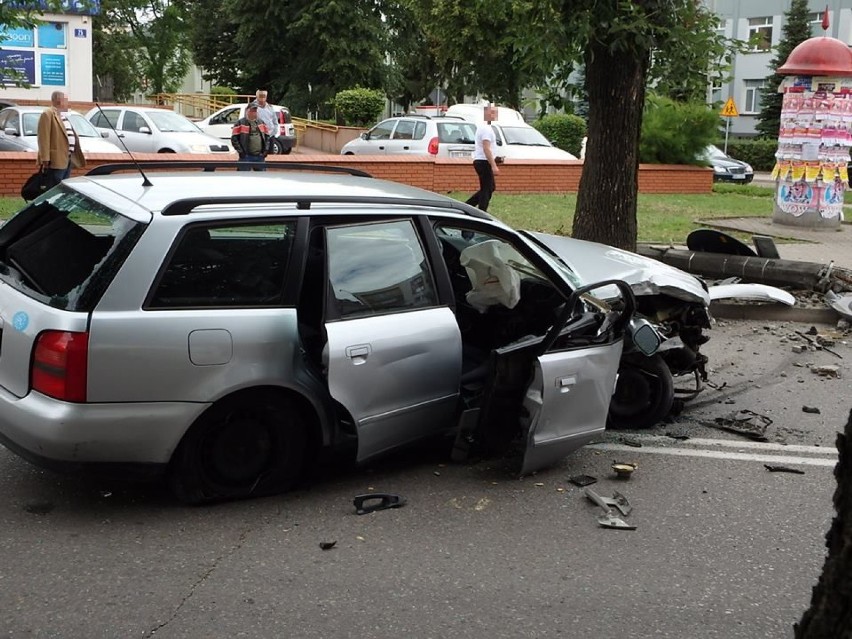 Co najmniej jedna osoba trafiła do szpitala.