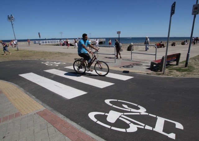 Ten rowerzysta jedzie pod prąd. Strażnicy takim cyklistom będą zwracać uwagę