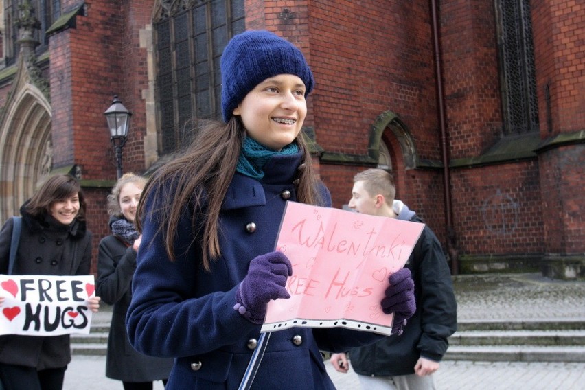 Przytulali się na legnickim rynku (ZDJĘCIA)