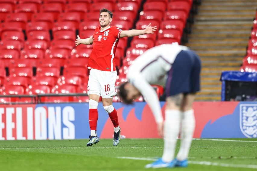 Jakub Moder po strzeleniu gola na Wembley.