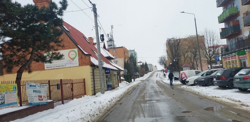 Zima w styczniu 2024 w Opatowie. W nocy z niedzieli na poniedziałek dosypało śniegu