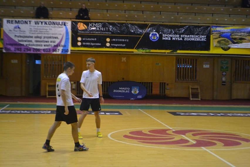 Wyniki II kolejki Zgorzeleckiej Ligi Futsalu. Grad bramek, wysokie zwycięstwa FB Solid Natronic i Amigos Fc