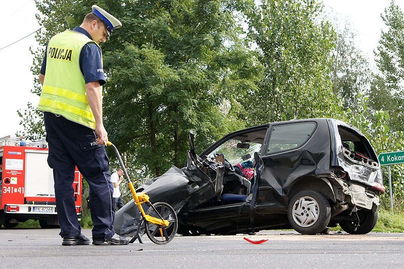 Wypadek w Piotrowie. Wymusił pierwszeństwo na krzyżówce. Cudem nikt nie zginął. ZDJĘCIA