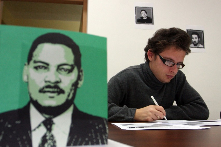 Studenci UJK piszą listy w obronie praw człowieka