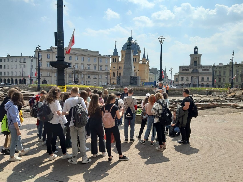 Wieluńskie Towarzystwo Naukowe zabrało uczniów z Siemkowic na zwiedzanie Łodzi FOTO
