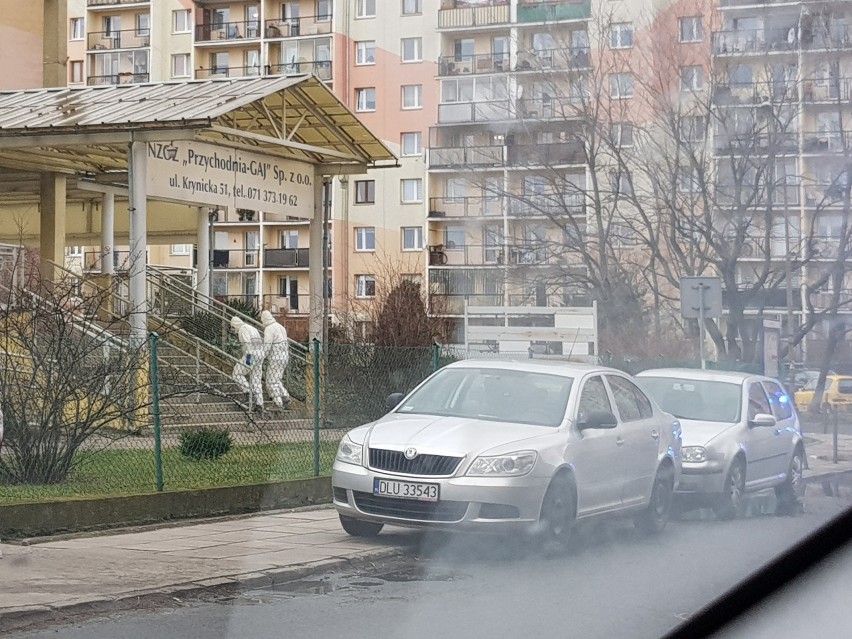 Mężczyzna zgłosił się do przychodzi na wrocławskim Gaju