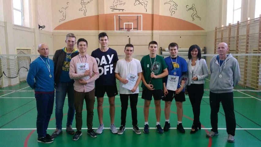 Mistrzostwa powiatu wieluńskiego w badmintonie[FOTO]