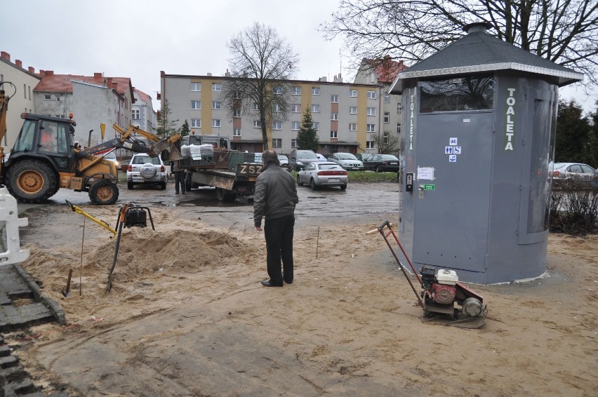 Kilka lat temu toaletę zamontowano za szczecineckim ratuszem