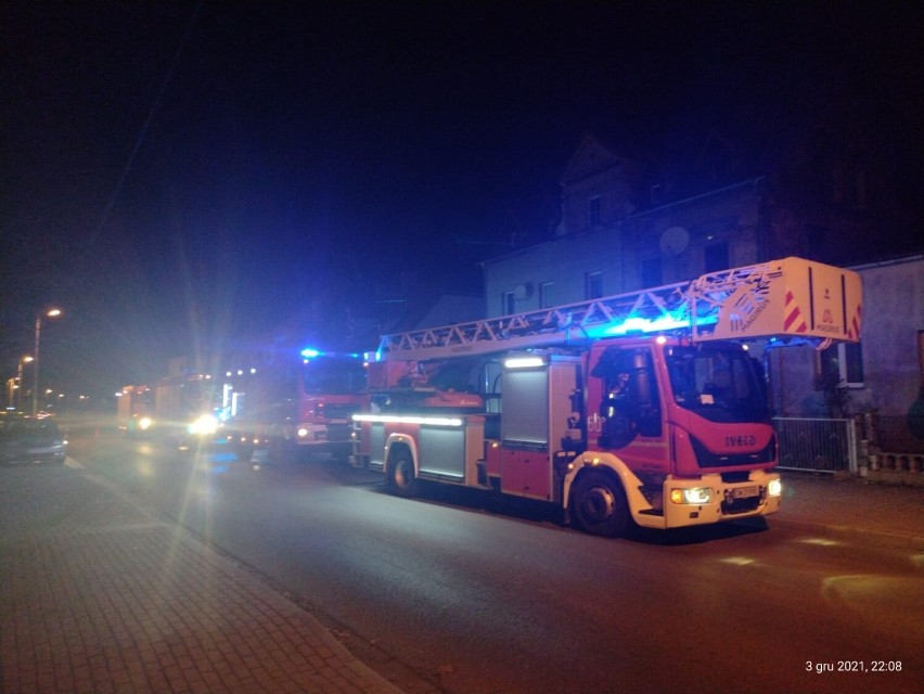 Śmiertelny wypadek we Wrociszowie Dolnym i pożar mieszkania w Zgorzelcu. Strażacy w akcji