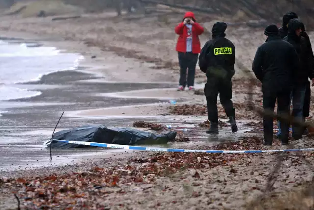 W piątek, 20.11.2015 r. na plaży w Gdyni znaleziono zwłoki mężczyzny