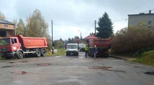 W Dąbrowie Górniczej remontowana jest droga w dzielnicy Kuźniczka Nowa
