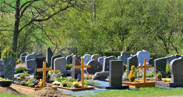W związku ze Wszystkimi Świętymi, w Olkuszu wprowadzono zmiany organizacji ruchu, żeby uniknąć "zakorkowania" miasta w związku ze zwiększonym ruchem wokół cmentarzy.