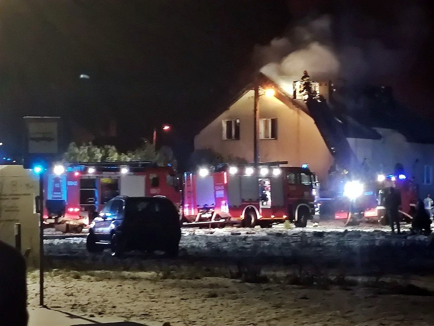 Po nocnym pożarze domu w Grzędzicach jest akcja pomocy pogorzelcom