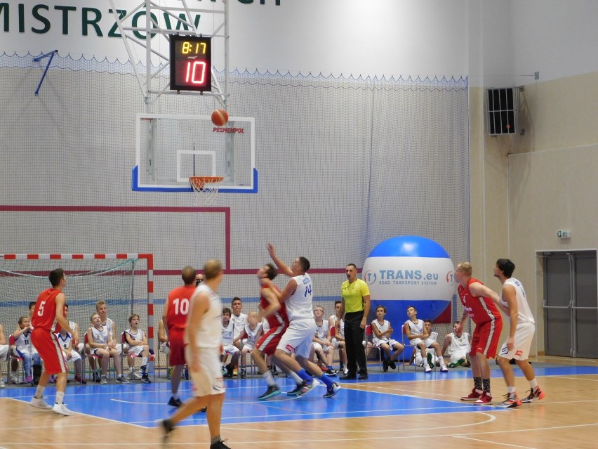 Koszykarze Górnika Trans.eu Wałbrzych pokonali 84:55 (19:13, 28:4, 23:23, 18:11) Gimbasket Wrocław