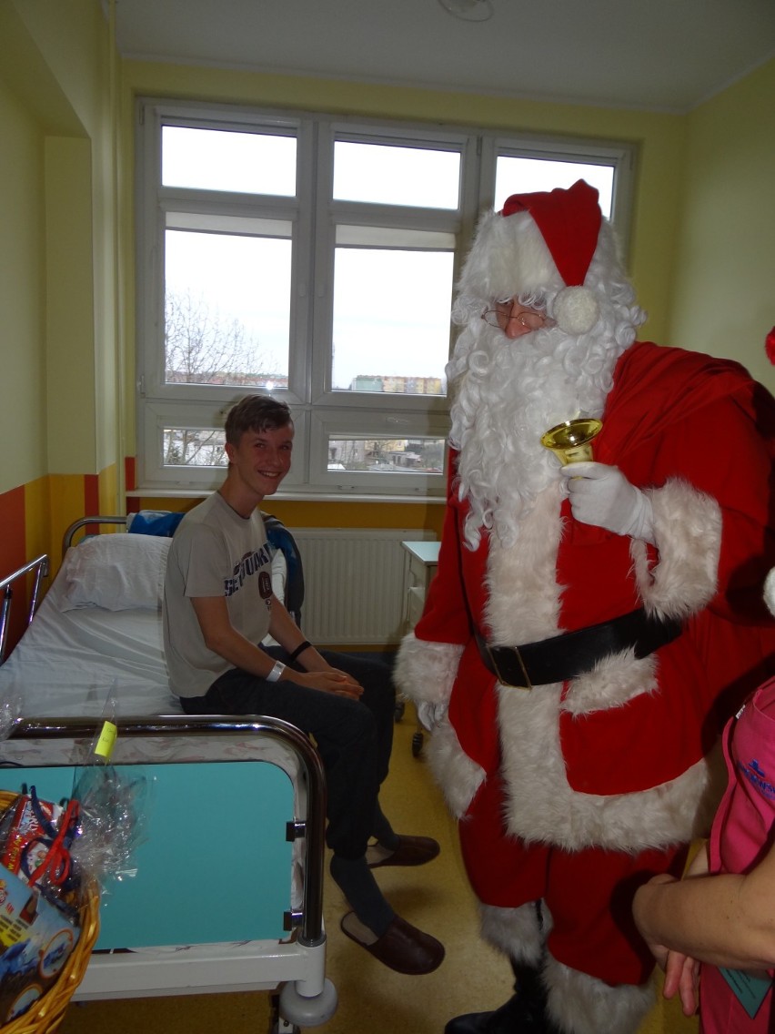 Starogard szpital: Św. Mikołaj zawitał do małych pacjentów FOTO