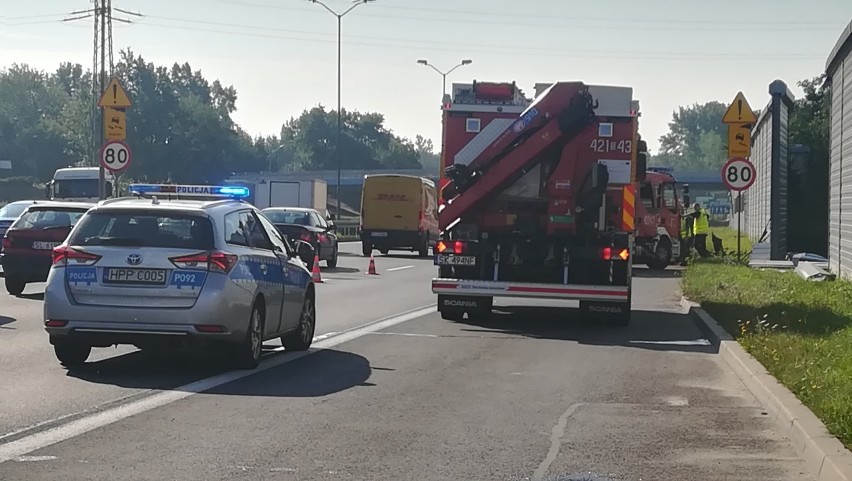 Śmiertelny wypadek na DTŚ w Chorzowie. Seat wypadł z trasy i uderzył w barierki [ZDJĘCIA]
