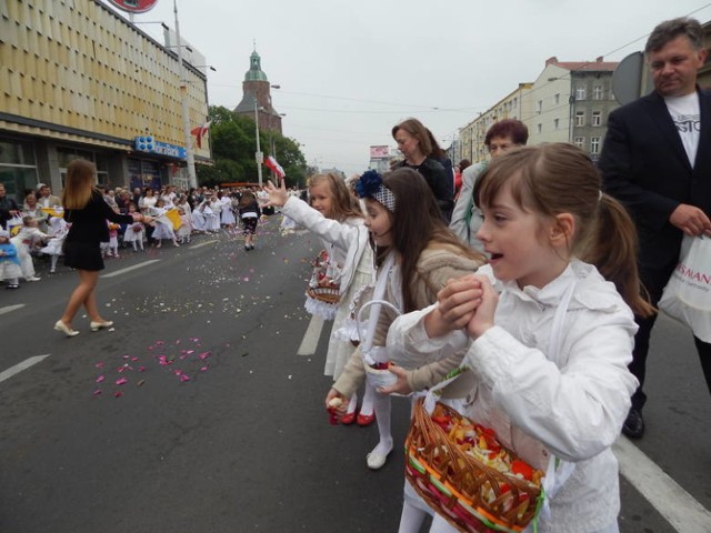 Procesje Bożego Ciała co roku gromadzą tysiące gorzowian