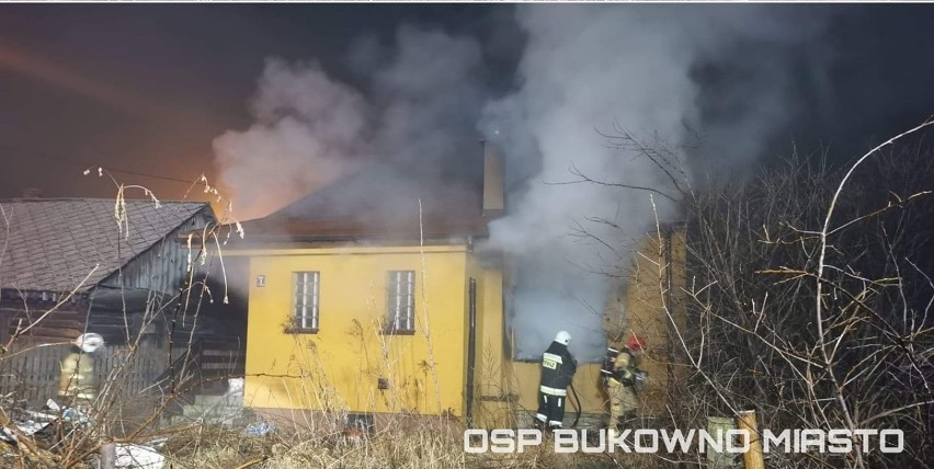 Nocny pożar domu w Bukownie