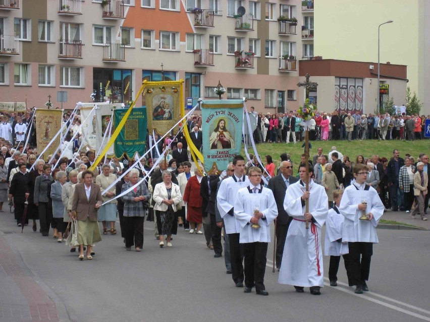 Tłumy człuchowian przeszły ulicami miasta w procesji Bożego Ciała w parafii pw. św. Jakuba Apostoła