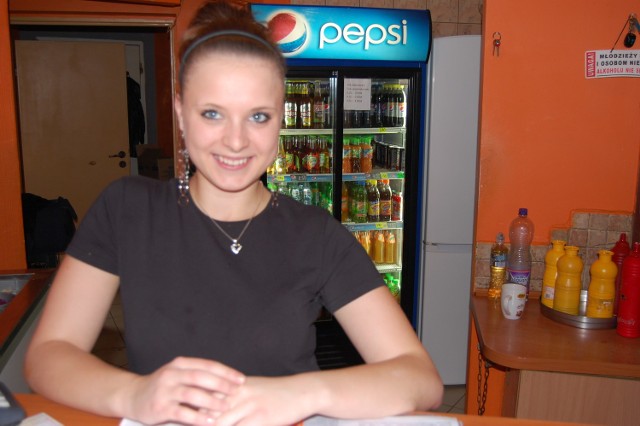 Karolina Szreder - kelnerka w barze Tonic w Bytowie