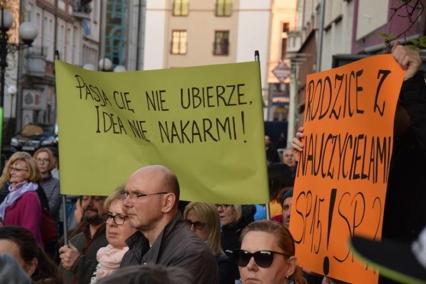 23 kwietnia w Gorzowie strajkujący nauczyciele spotkali się...