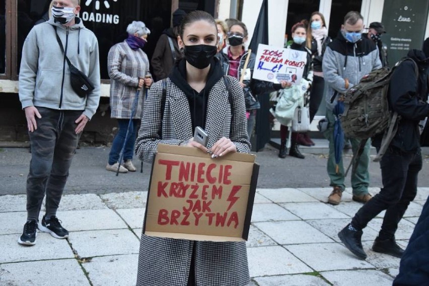 Strajk kobiet w Gorzowie. Z takimi hasłami gorzowianie...