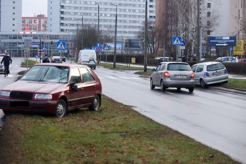 Kraków. Wypadek na ul. Wybickiego. Nie żyje 27-letnia piesza [ZDJĘCIA]