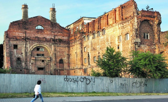 Ul. Bielańska - ruiny budynku Banku Polskiego, najbardziej znana i wywołująca duże emocje warszawska pozostałość do II wojnie światowej