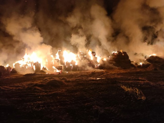 Pożar sterty słomy w miejscowości Zimne (gm. Świnice Warckie)