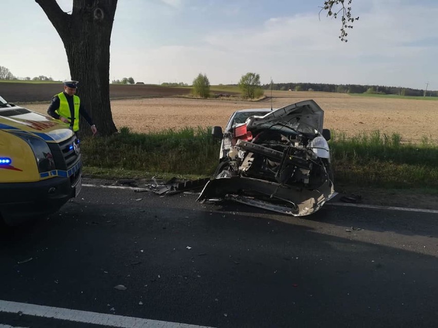 Groźny wypadek osobówki i dwóch pojazdów ciężarowych w...