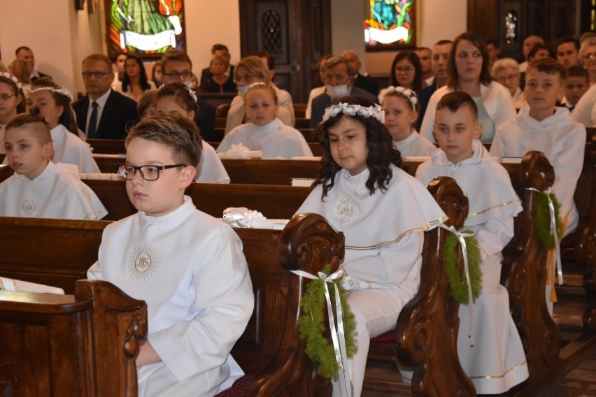 Czwarta grupa dzieci przyjęła sakrament pierwszej komunii świętej w parafii pw. św. Wojciecha w Wągrowcu 